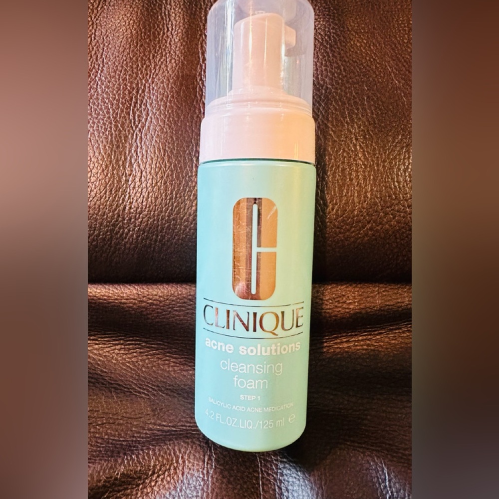 Clinique Acne Solutions Cleansing Foam - Aqua